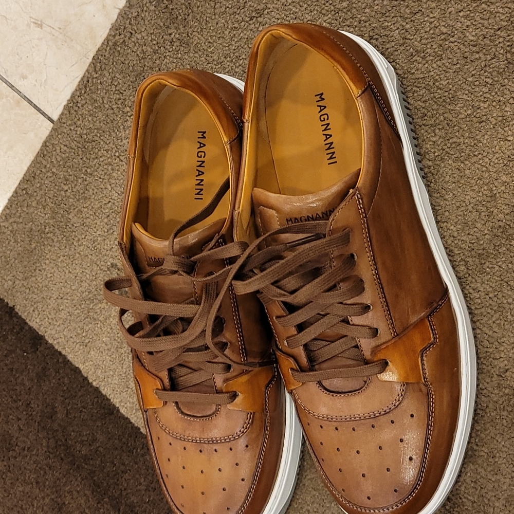 Shoes size 10